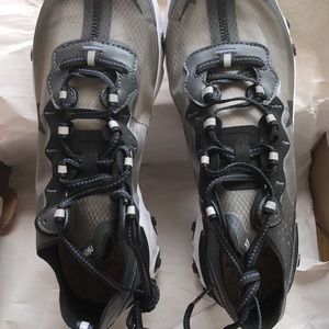 Nike react element 87 black & white size 8